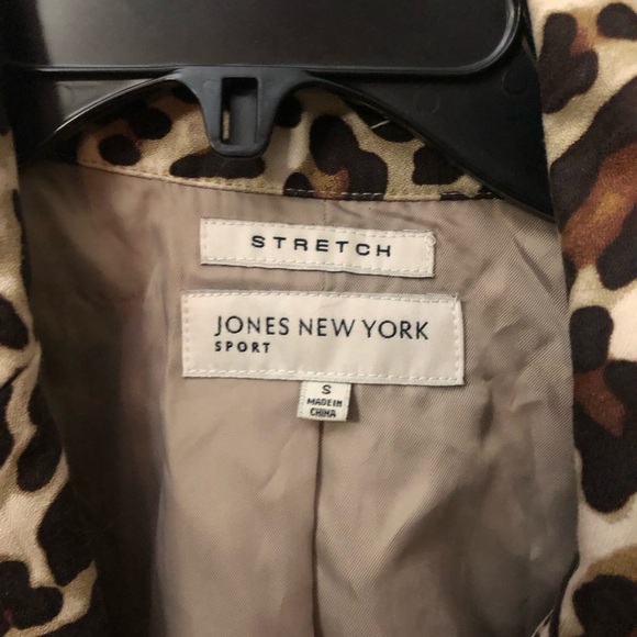 Adorable leopard print jacket size small - Picture 3 of 3